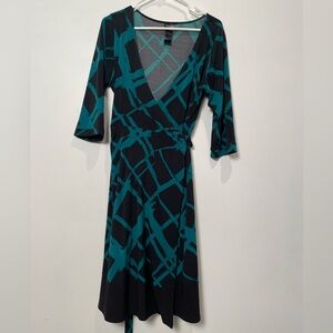 Wrinkle free Y2K bisou bisou teal black wrap dress with 3/4 sleeves. Size large.